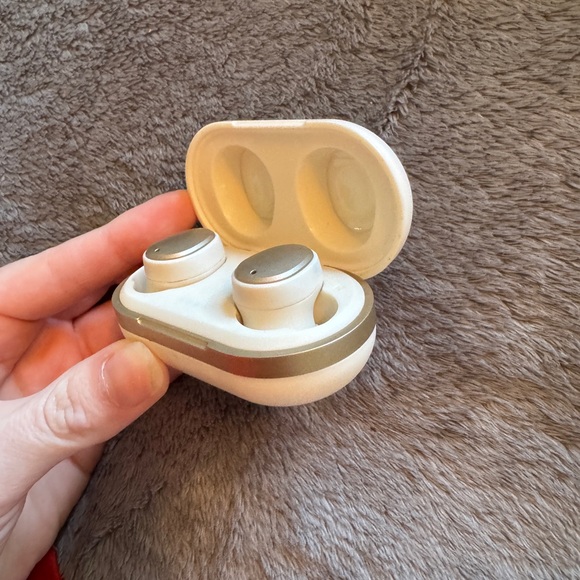 NWOT Heyday Wireless Earbuds and Case - Picture 10 of 12